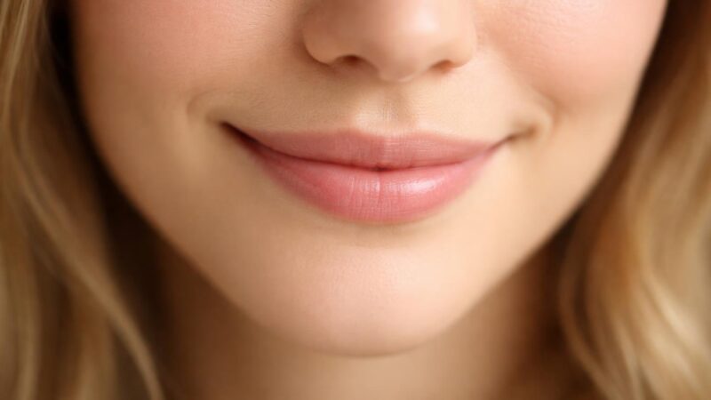 Sorrisinho ou sorrizinho: Forma correta e diferenças no uso