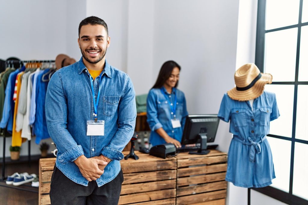 Como a vestimenta masculina contribui para transmitir credibilidade no atendimento ao cliente