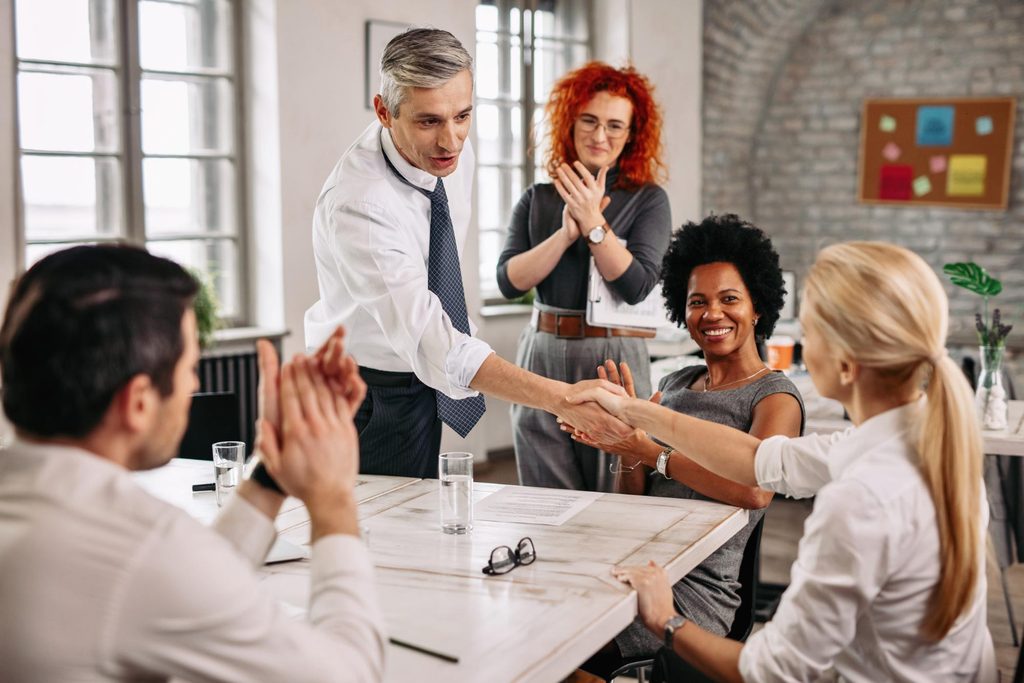 Como os benefícios corporativos contribuem para a satisfação e retenção de colaboradores